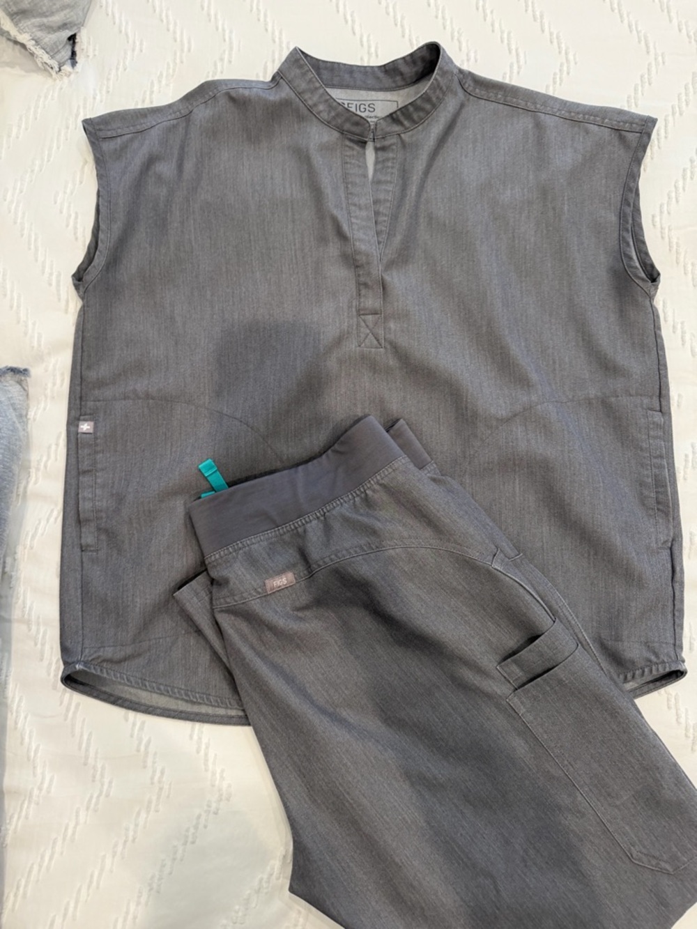 FIGS Heather Grey Technical Scrub Set